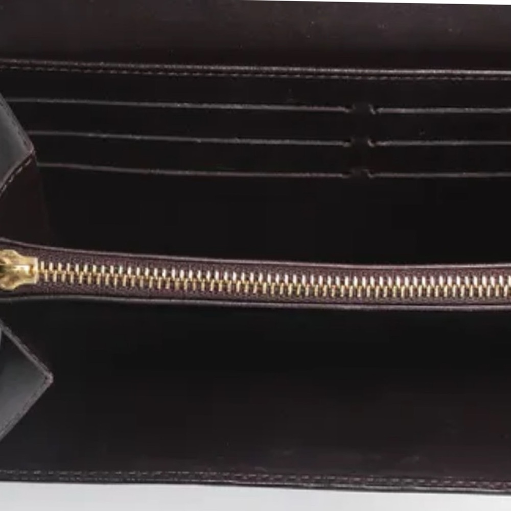 Authentic Louis Vuitton Amarante Vernis Sarah wallet - Picture 5 of 7